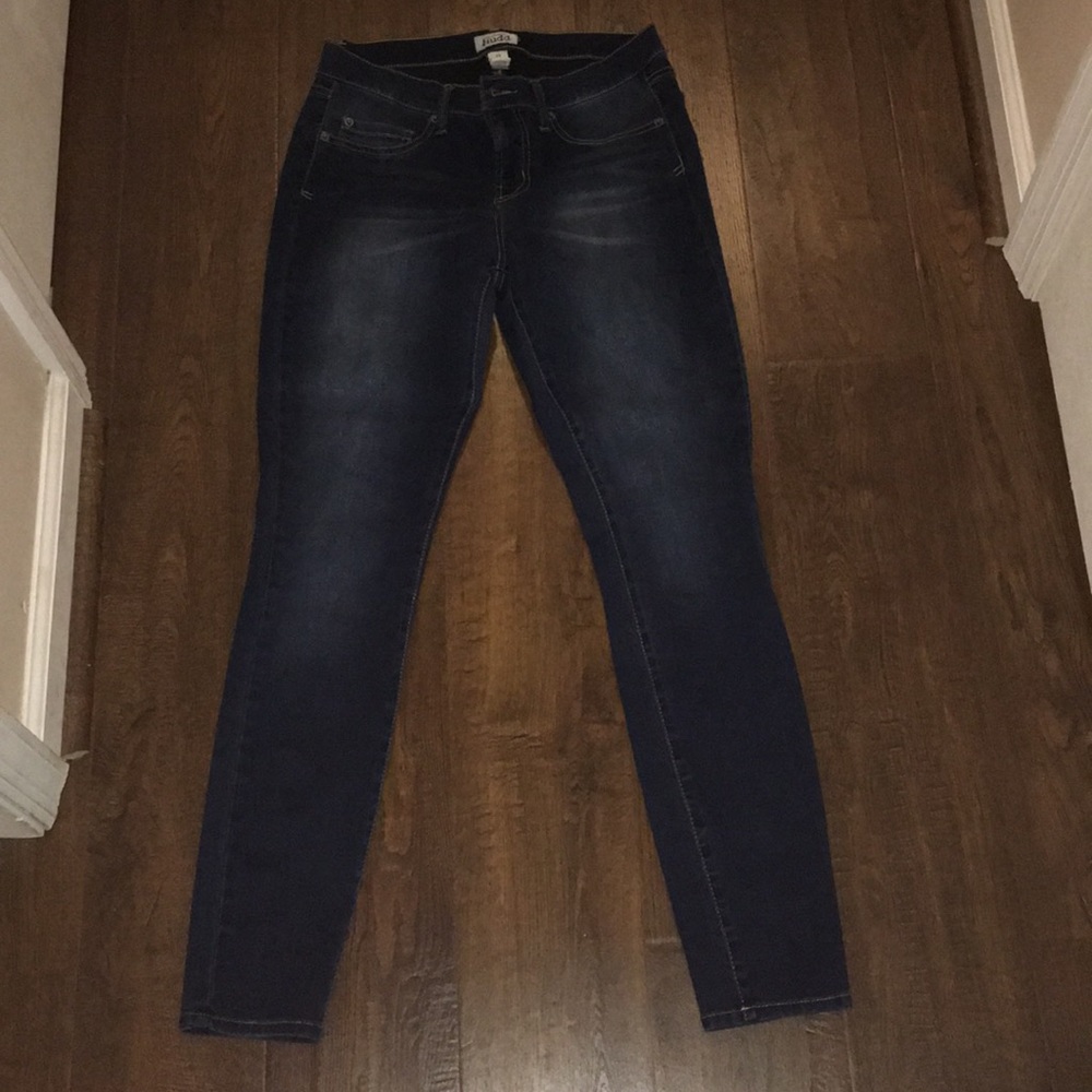 Like new juniors skinny jeans